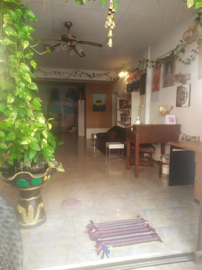 Artem'S Guesthouse Jomtien Beach Exterior foto