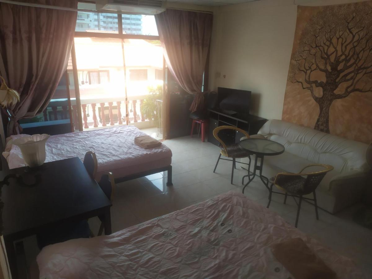 Artem'S Guesthouse Jomtien Beach Exterior foto