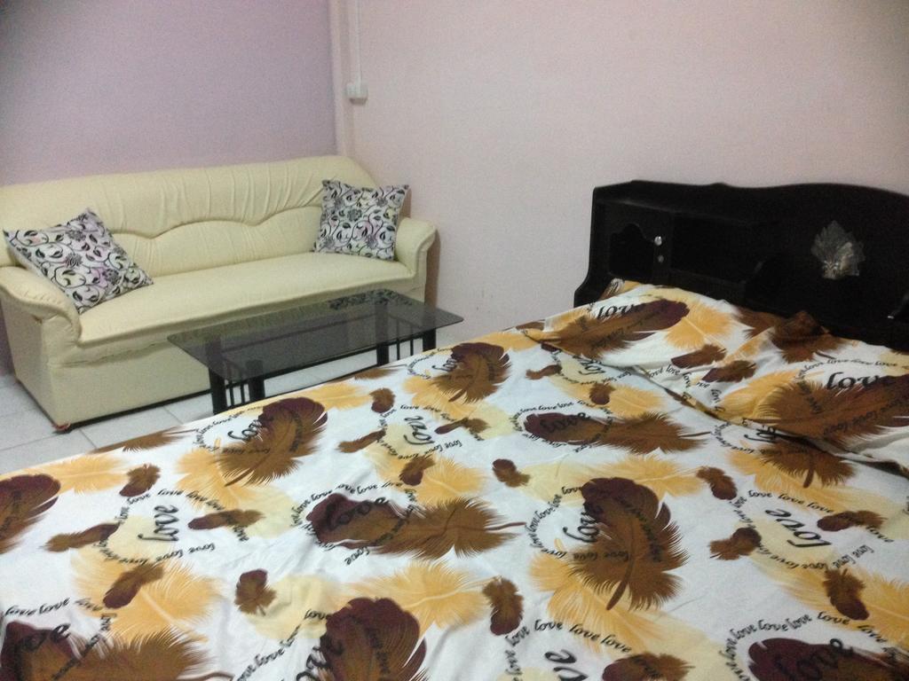 Artem'S Guesthouse Jomtien Beach Zimmer foto