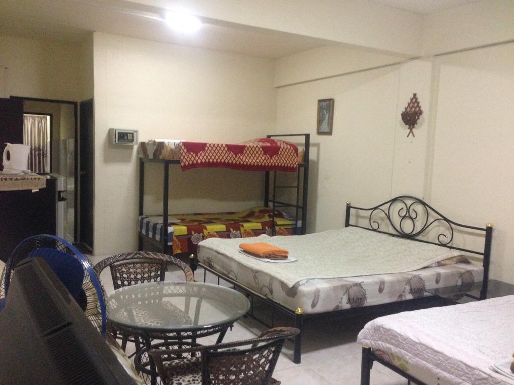 Artem'S Guesthouse Jomtien Beach Exterior foto