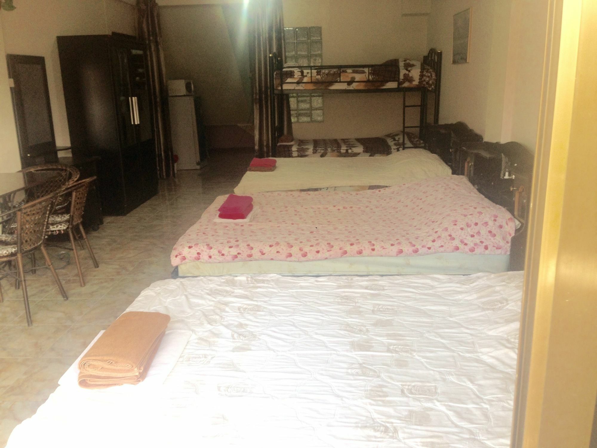 Artem'S Guesthouse Jomtien Beach Exterior foto